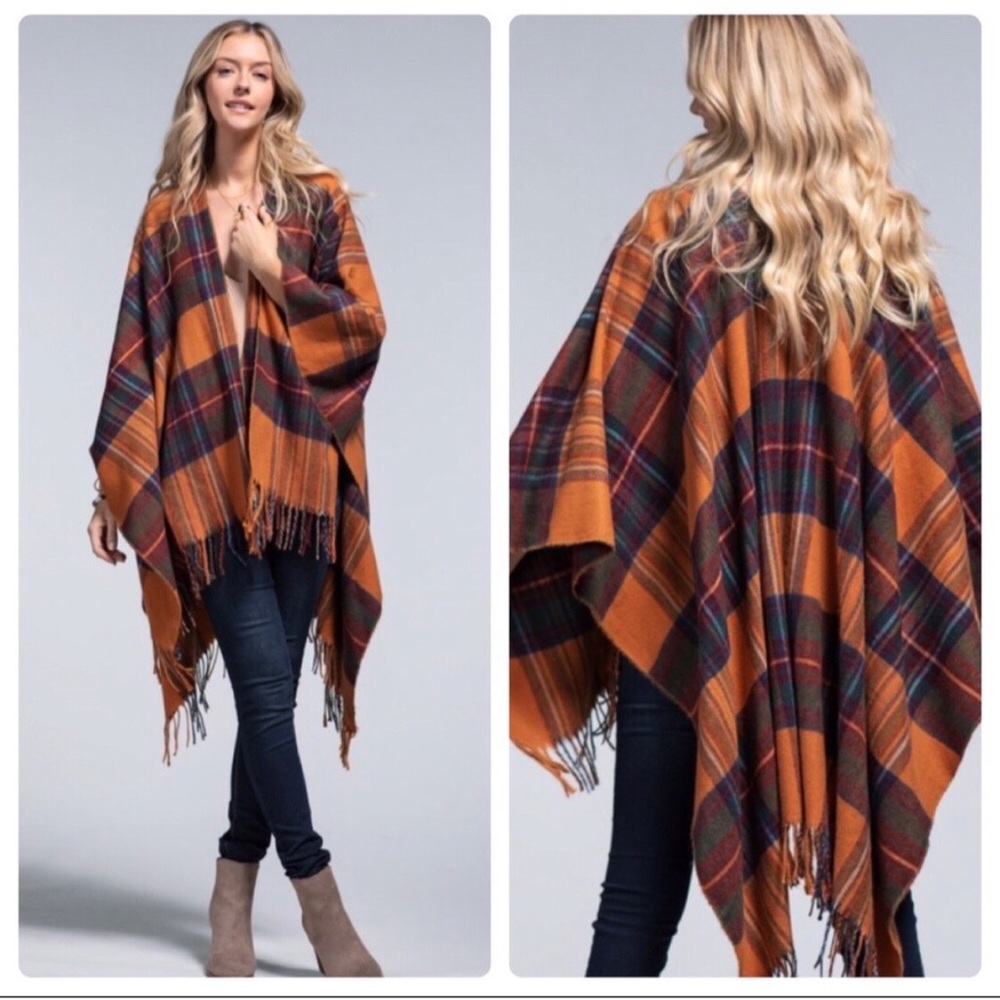 Ruggine Chic Soft Amberglow Plaid Fringe Accent Ruana - Picture 4 of 13